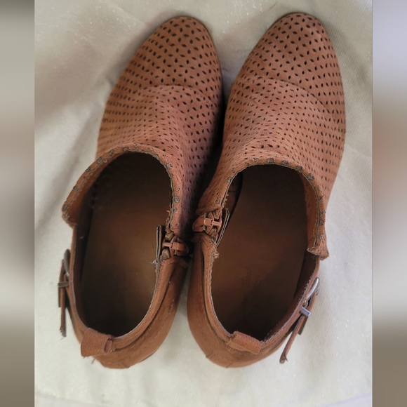 Universal Thread Ankle Boots - Picture 3 of 3